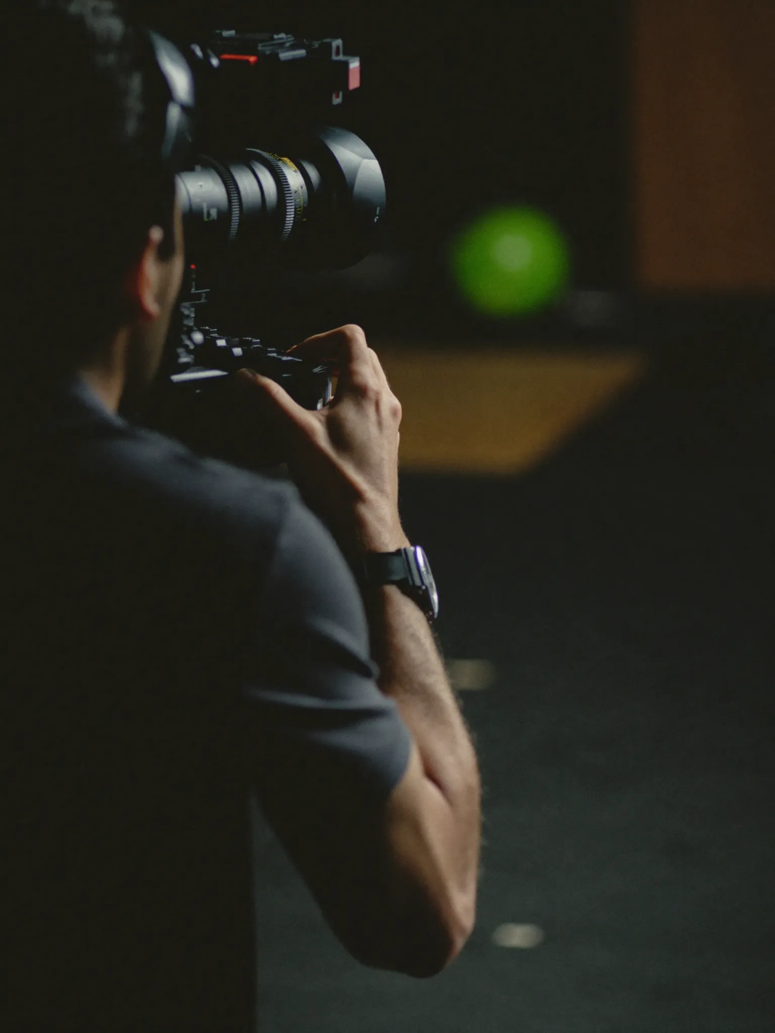 Verticale social reel-opname met de crew