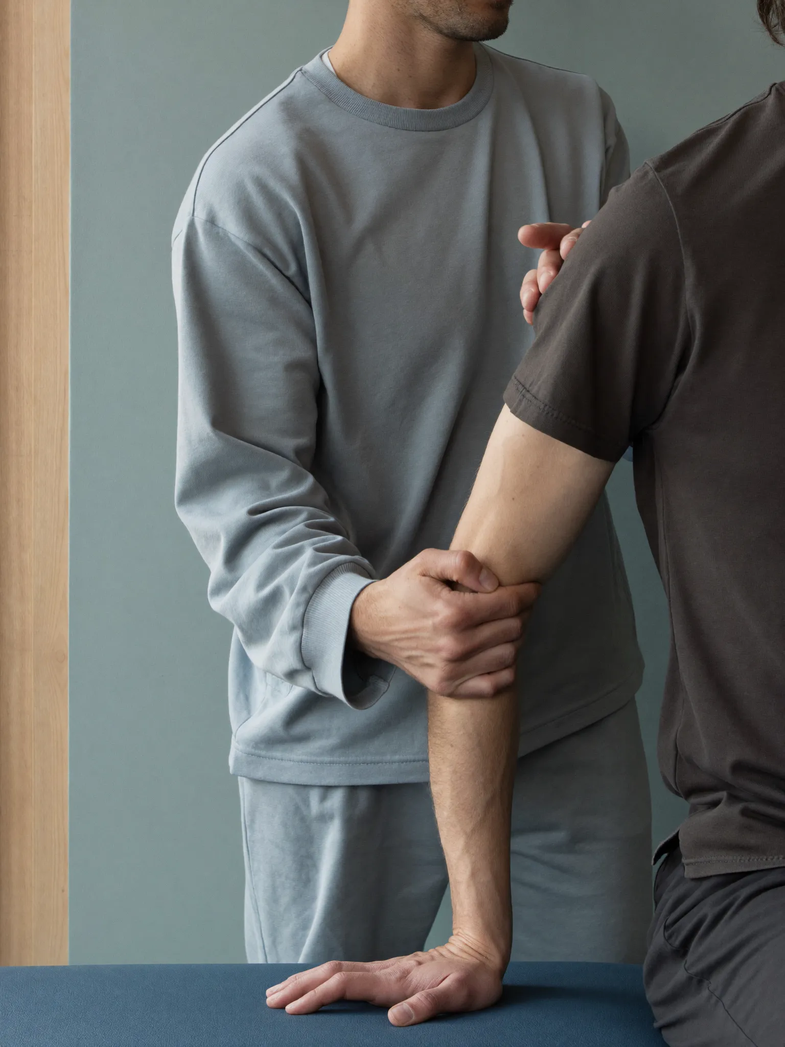 Kinesitherapeut van De Brug tijdens een behandeling